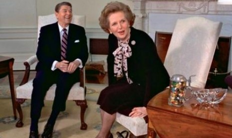   Mendiang mantan perdana menteri Inggris Margaret Thatcher bertemu dengan rekannya Ronald Reagen saat berkunjung ke Gedung Putih, washington pada 20 Februari 1985.