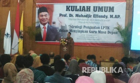 Mendikbud Muhadjir Effendi memberikan kuliah umum pada ratusan civitas akademika Universitas Pendidikan Indonesia (UPI), Jumat (10/3).