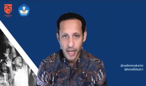 Mendikbudristek, Nadiem Makarim.Nadiem Anwar Makarim, pada webinar peluncuran dan bedah buku “Peluang Karier Industri Film Indonesia”  mengatakan, salah satu upaya yang telah diinisiasi oleh insan perfilman di tengah kecamuk pandemi ini penting sebagai rujukan bagi para pelaku perfilman nasional.