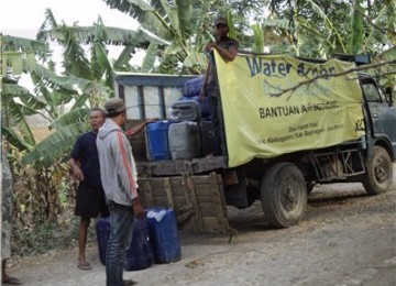 Mendistribusikan Air Bersih