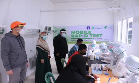 Menekan penyebaran covid 19 di masyarakat, Dompet Dhuafa Waspada bersinergi bersama  Tokopedia dan Rumah Sakit Umum (RSU) Sufina Aziz menggelar Mobile Rapid Test Gratis untuk masyarakat kota Medan. Kegiatan ini berlangsung di RSU Sufina Aziz yang bertempat di jalan Karya Baru, Kec. Medan Helvetia, Medan. Selasa (21/7).