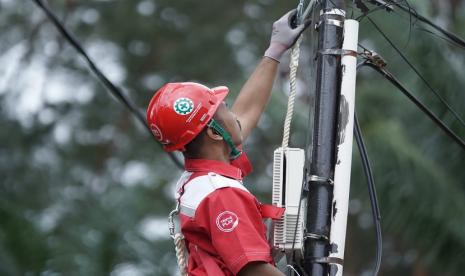 Mengawali tahun 2023, PT Telkom Indonesia (Persero) Tbk (Telkom) mencatat kinerja yang cemerlang. Perseroan membukukan pendapatan Rp 36,1 triliun atau tumbuh 2,5 persen YoY dengan Laba sebelum Bunga, Pajak, Depresiasi, dan Amortisasi (EBITDA) Rp 18,9 triliun. Tak hanya pendapatan, profitabilitas Perseroan pun kian menguat dengan pertumbuhan laba bersih sebesar 5,0 persen dibandingkan periode yang sama tahun lalu menjadi Rp 6,4 triliun.