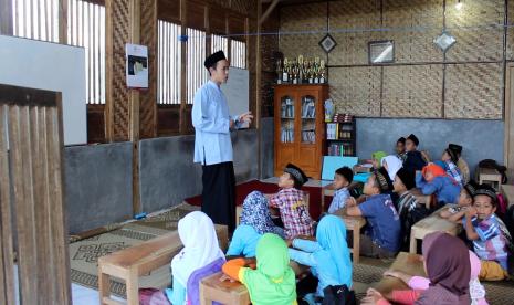 Mengenalkan anak dengan Alquran salah satu tantangan di masa depan.