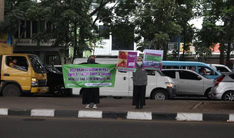 Menggagas tema Ramadhan Berbagi Next Level, Sinergi Foundation berusaha mengajak masyarakat untuk meningkatkan level kebaikan melalui program-program Ramadhan dengan mengadakan street campaign pada Selasa (21/3/2023).