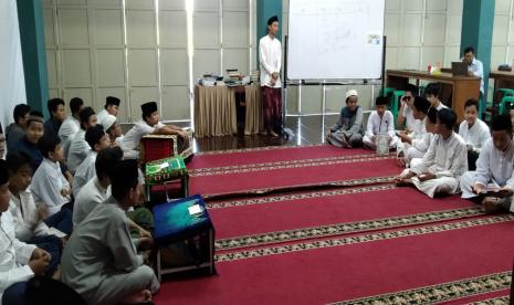 Mengisi tahun baru Islam, Pesantren Al Fatih  mengadakan lomba kebersihan kamar dan lomba cerdas cermat Alquran. 