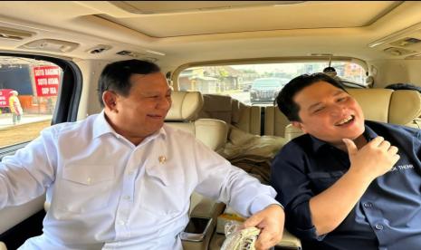 Menhan Prabowo Subianto dan Menteri BUMN Erick Thohir satu mobil dalam perjalanan dinas. Rapimnas Golkar akan mendalami sejumlah tokoh potensial untuk cawapres Prabowo.