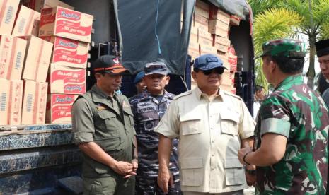 Menhan Prabowo Subianto di Bandara Internasional Minangkabau (BIM), Sumbar, Kamis (16/5/2024).