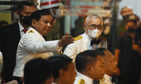 Menhan Prabowo Subianto (kiri) 