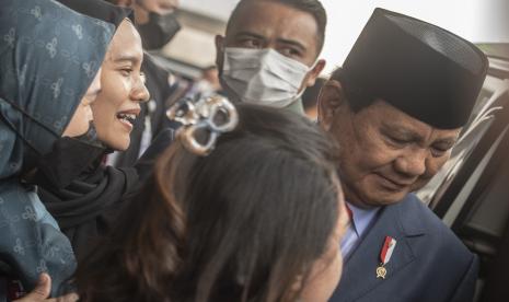 Menhan Prabowo Subianto (kanan)