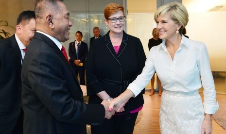  Menhan Ryamizard bertemu Menhan Australia Marise Payne dan Menlu Australia Julie Bishop di Sydney, Jumat (16/3).