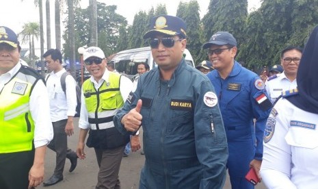 Menhub Budi Kara Sumadi berada di Bandara Budiarto, Curug, Kabupaten Tangerang, Sabtu (24/2) untuk menyampaikan program padat karya dam sekolah pilot. 