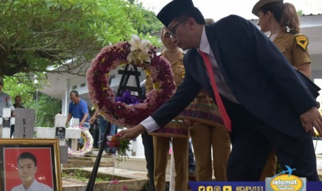 Menhub Budi Karya Sumadi berziarah ke makam Anthonius Gunawan Agung