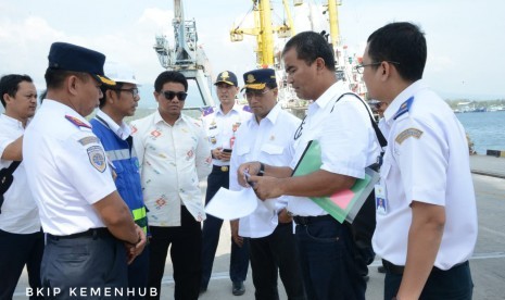 Menhub Budi Karya Sumadi usai meninjau langsung Pelabuhan Pantoloan dan Pelabuhan Wani, Sabtu (10/8).Pemerintah akan segera membangun tiga pelabuhan yaitu Pelabuhan Pantoloan, Wani dan Donggala di Provinsi Sulteng. 