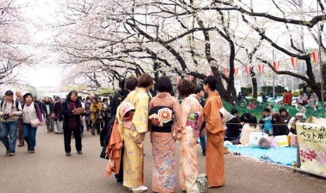 Menikmati bunga Sakura di Taman Ueno