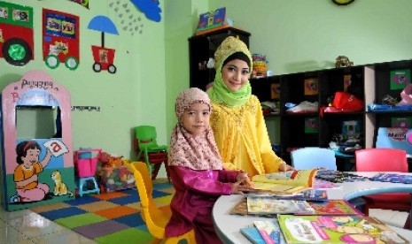 Menitipkan anak di daycare (Ilustrasi). Kecenderungan menitipkan anak ke daycare kian meningkat seiring dengan makin sulitnya mencari asisten rumah tangga. 