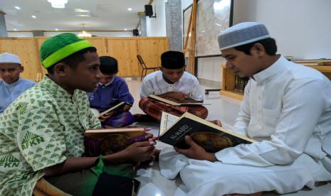 Menjadi tradisi Pondok Pesantren Nuu Waar Al Fatih Kaffah Nusantara (AFKN) menyambut bulan suci Ramadhan dengan menggelar Mukhayyam Alquran 5-7 juz. 