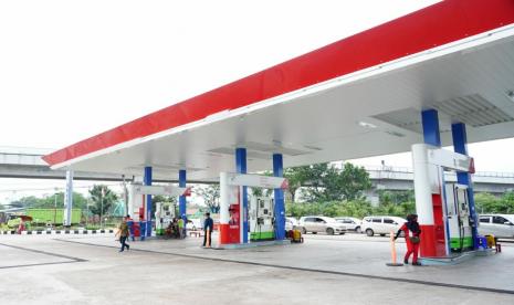 Menjawab informasi yang beredar di media mengenai penghapusan Premium, PT Pertamina (Persero) menegaskan saat ini masih menyediakan dan menyalurkan BBM Jenis Premium sebagaimana penugasan Pemerintah yang tertuang dalam Peraturan Presiden  Nomor 43 Tahun 2018 tentang Perubahan atas Peraturan Presiden Nomor 191 Tahun 2014 Tentang Penyediaan, Pendistribusian dan Harga Jual Eceran Bahan Bakar Minyak.