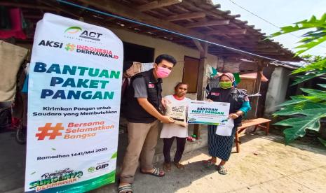 Menjelang akhir Ramadhan yang masih dalam situasi pandemi ini, Aksi Cepat Tanggap (ACT) Solo terus berikhtiar  memberikan bantuan paket pangan bagi masyarakat prasejahtera. Ribuan paket bantuan pangan atau sembako gratis terdistribusikan merata di tujuh Kabupaten/kota wilayah eks-Karesidenan Surakarta.