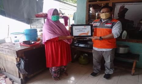 Menjelang akhir tahun, Rumah Zakat menyalurkan amanah dari donatur dengan menyalurkan berbagai macam bantuan diantaranya bantuan paket sembako, UMKM, perbaikan rumah bilik, bantuan Ghorimin, kesehatan, santunan anak yatim piatu dhu’afa dan bantuan stunting di Desa Berdaya anak Dhu’afa.