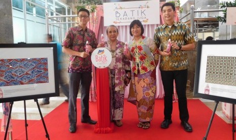 Menjelang hari batik nasional pada 2 Oktober, Attack menggelar gerakan 'Batik Sekarang Juga'. 