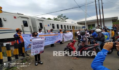 Menjelang masa angkutan natal dan tahun baru 2020, petugas PT KAI Daop 5 Purwokerto menggiatkan kampanye keselamatan di perlintasan KA. Hal ini dilakukan untuk menekan kasus kecelakaan lalu lintas di perlintasan KA. 