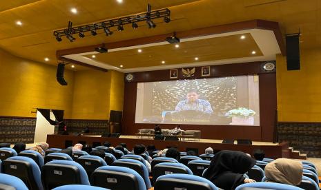 Menko Airlangga Hartarto menjadi pembicara dalam talkshow Airlangga Youth Investment Festival (AYI FEST) 2022.