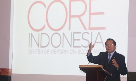 Menko Kemaritiman dan Sumber Daya Rizal Ramli memberikan sambutan pada acara Core Economic Outlook 2016 di Jakarta, Rabu (18/11).