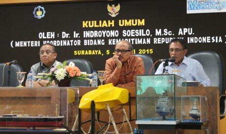 Menko Kemaritiman di salah satu seminar yang diadakan ITS