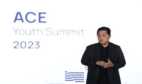 Menko Marves Ad Interim Erick Thohir saat membuka The Asian Creative & Digital Economy Youth Summit (ACE-YS) di Taman Mini Indonesia Indah (TMII), Jakarta, Sabtu (28/10/2023).