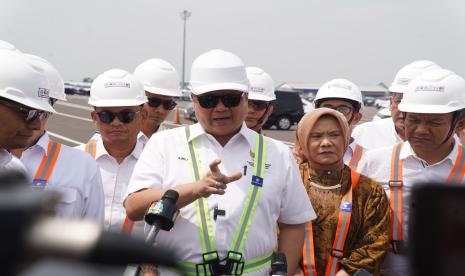 Menko Perekonomian Airlangga Hartanto Saat Kunjungan ke Pelabuhan Patimban, Subang, Jawa Barat.