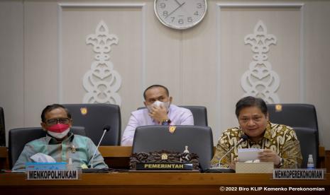 Menko Perekonomian Airlangga Hartarto dan Menko Polhukam Mahfud MD menyampaikan Pokok-Pokok Penjelasan Pemerintah Mengenai Daftar Inventarisasi Masalah atas Rancangan Undang-Undang tentang Perubahan Kedua Undang-Undang Nomor 12 Tahun 2011 Tentang Pembentukan Peraturan Perundang-Undangan di Badan Legislasi DPR.