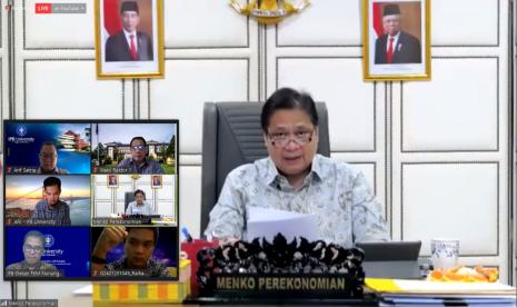 Menko Perekonomian Airlangga Hartarto memberikan Kuliah Umum untuk mahasiswa baru IPB University, Ahad (13/9).