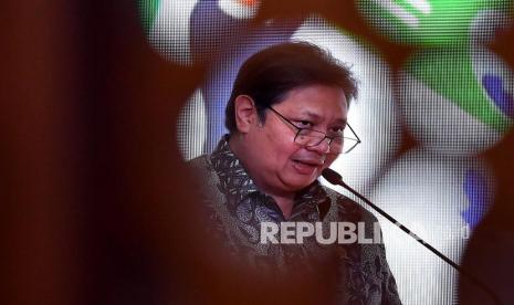 Menko Perekonomian Airlangga Hartarto menyampaikan pidato kunci dalam Rapat Koordinasi Nasional Pengendalian Inflasi Tahun 2020 di Kemenko Perekonomian, Jakarta, Kamis (22/10/2020).