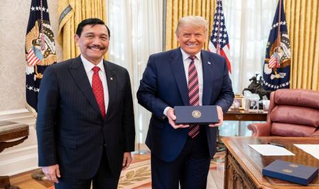 Menko Perekonomian dan Investasi RI Luhut Binsar Pandjaitan bertemu Presiden AS Donald Trump di White House, Washington DC.