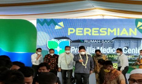 Menko Perekonomian dan Menperin meresmikan RS Priscilla Medical Center di Kabupaten Cilacap, Jumat (1/7/22).