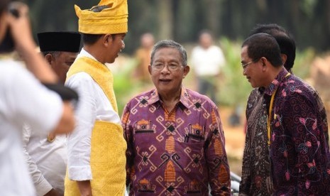 Menko Perekonomian Darmin Nasution dalam peresmian peremajaan kelapa sawit di Rokan Hilir, Riau, Rabu (9/4).