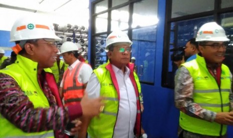 Chief Economic Minister Darmin Nasution was overseeing water treatment centre at  Special Economic Zone Mandalika, West Nusa Tenggara, on Saturday (Feb 11). 