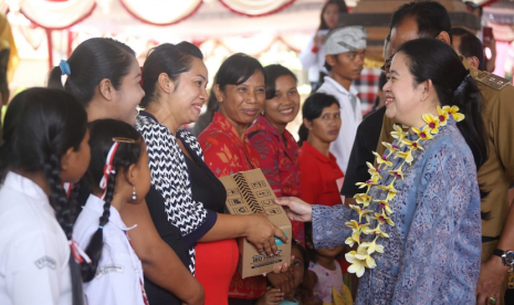 Menko PMK melaksanakan kunjungan kerja (Kunker) ke kampung KB Desa Penarungan, Kecamatan Mengwi, Kabupaten Badung, Bali, Selasa (6/11) siang. 