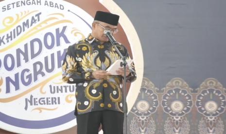 Menko PMK Muhadjir Effendy menghadiri silaturahmi akbar dalam acara puncak Setengah Abad Khidmat Pondok Ngruki untuk Negeri di Pondok Pesantren Islam Al Mukmin Ngruki, Grogol, Sukoharjo, Ahad (21/8).