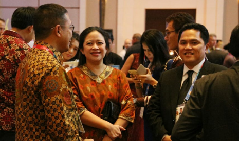 Menko PMK Puan Maharani bersama Ketua INASGOC Erick Thohir.