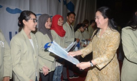 Menko PMK Puan Maharani  dalam pelepasan pemberangkatan KKN-PPM Antarsemester 2016 Universitas Gajah Mada Yogyakarta,