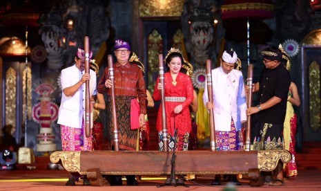 Menko PMK, Puan Maharani, dalam sambutannya saat membuka Pesta Kesenian Bali yang ke- 39 tahun 2017 di Arena Panggung Taman Terbuka Ardha Chandra, Bali Art Center, Kota Denpasar, Bali, Sabtu (10/6) malam.