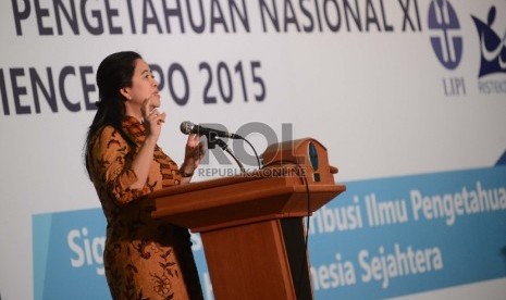 Menko PMK Puan Maharani memberikan kata sambutan sebelum membuka Kongres Ilmu Pengetahuan Nasional ke-XI di Auditorium LIPI, Jakarta, Kamis (8/10). 