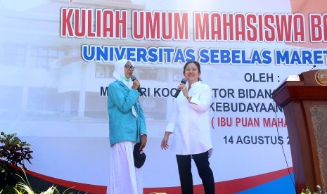 Menko PMK, Puan Maharani, saat memberikan materi kuliah umum dengan tema “Pentingnya Revolusi Mental bagi Mahasiswa dalam menghadapi Era Globalisasi dan Tantangan masa depan yang semakin berat dan kompleks” di Universitas Sebelas Maret (UNS), Jawa Tengah, dalam keterangannya, Senin, (14/8).