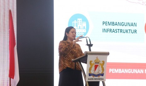 Menko PMK Puan Maharani saat menjadi keynote speech sekaligus membuka Rapimnas KADIN 2017 di Batam, Kamis, (14/12).