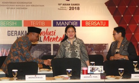 Menko PMK, Puan Maharani (tengah)