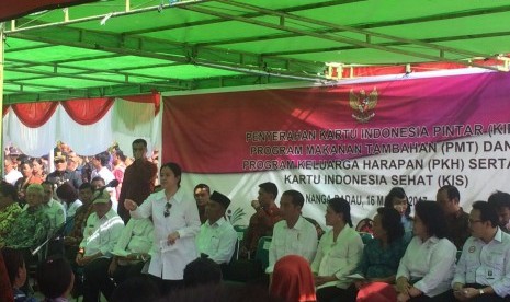 Menko PMK turut mendampingi Presiden Jokowi melakukan rangkaian kunjungan kerja di Provinsi Kalimantan Barat.   