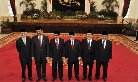 Menteri baru hasil reshuffle Kabinet Kerja di Istana Negara, Jakarta, Rabu (12/8). 