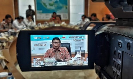 Menko Polhukam Wiranto didampingi Menkumham Yasonna Laoly, Panglima TNI Marsekal Hadi Tjahjanto,  Kepala BNPT Komjen Pol Suhardi Alius, Jaksa Agung Muda Bidang Intelijen Jan S Maringka, menyampaikan hasil Rakor terkait Perkembangan Situasi Terkini Dalam Negeri di Jakarta,  Jumat (19/7).