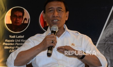 Menko Polhukam Wiranto menjadi pembicara dalam Diskusi Media 